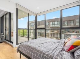 Downer에 위치한 호텔 Sunny & Bright 2BR Retreat with Parking in Lyneham