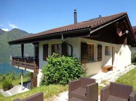 Ferienhaus Chalet Sarah, ξενοδοχείο με σπα σε Seelisberg