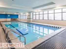 Queen Street City View Studio with AC, Pool and Gym