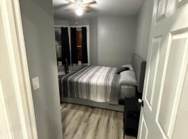 Your home away from home private bedroom near EWR and NYC, ξενοδοχείο στην Ελίζαμπεθ