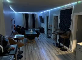 EWRBNB - Private Bedroom in Well sized Shared Apartment - 1, hotel i Elizabeth