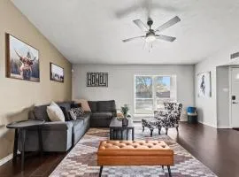 Red Door Hideaway 3bd, Hot Tub, Foosball