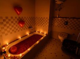 Hotel Golden Aura, hotell i Jāmb