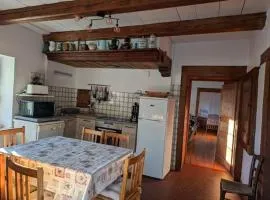 Appartement de charme 3 chambres avec parking privé et animaux admis - FR-1-836-47