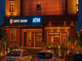 Hotel Golden Aura, hotel a Jāmb