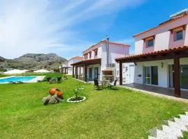 Haus In Kolympia Mit Garten Und Bergblick