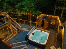 Fox&Hound Cabin: Cold Plunge, Sauna, Hot Tub, Dogs, hotel in Basye