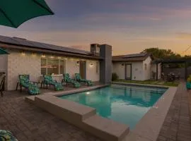 Pristine Sunset- In Old Town - Private Pool - BBQ