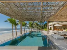 6 bd Premier Beach Front location