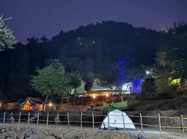 Uddibaba camp rishikesh, місце для глемпінгу у місті Shivpuri