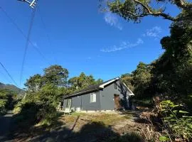 一棟貸し Cottage CASA 屋久島空港近く利便性良し 森に囲まれ静かな一軒家