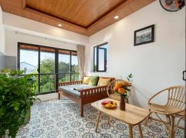 レッド フラワー コテージズ ホームステイ、ホイアンのホテル