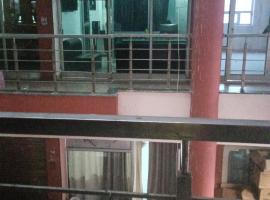 Hotel silver spoon, hotel en Dudhiā Khurd