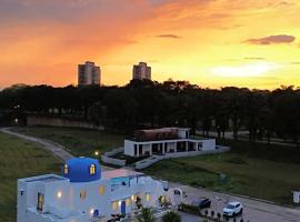 The Oiia Lakeview with Infinity Pool, ξενοδοχείο σε Kampong Pulau Sebang