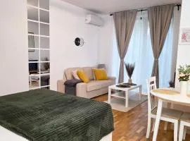 IVY Luxury Residence - Self Check-In 247 - Garden - Near Airport & Băneasa Mall