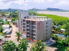 West Plaza Hotel at Lebuu Street