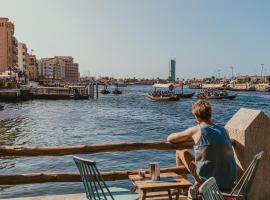 The Mini Homes Capsule Dorm Near Metro station, vila v Dubaji