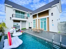 Santara Pool Villa Udon