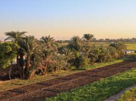 Flat 16, Hotel in Al Karnak