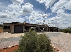 Blessed Lodge at Ingilozi Mabalingwe, hotel in Warmbaths