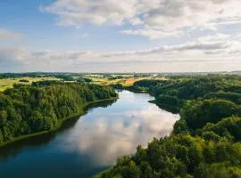 Linia brzegowa jeziora Kaszuby sauna i balia