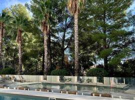 Logis Hôtel de Port d'Alon - St Cyr sur Mer, ξενοδοχείο σε Saint-Cyr-sur-Mer