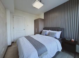 Azure Condo Beach View near NAIA Airport, hotel u Manili