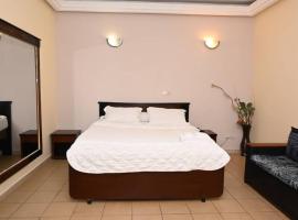Hôtel Santa Lucia, hotel em Iaundé
