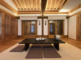 Luxury Hanok Sangseon Heritage Hanok-W, hotell sihtkohas Cheongju