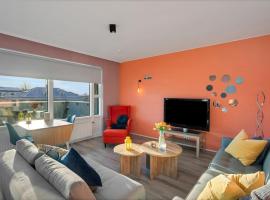 Bright and Spacious Condo Downtown, hotel in Reykjavík