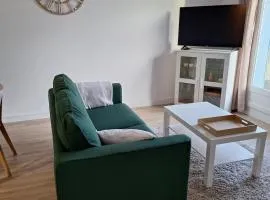 T2 rénové 3ème étage places parking résidence