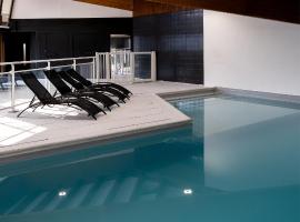 Suite Home Briancon Serre Chevalier, hotel with parking in Briançon