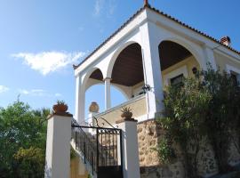 Großes Ferienhaus, idyllisch und ruhig gelegen in einem Orangenhain, in der Nähe vom Strand von Limnos, Hotel in Límnos