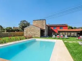 Villa Mit Viel Platz Und Pool In Vila Cova