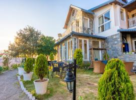 Casa De Bello, Nainital, Near Kainchi Dham, hótel í Bhowāli