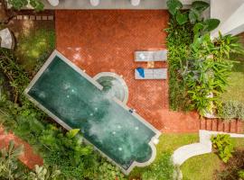 La Selva - 4BHK Luxury Villa in Assagao with Private Pool near Cafés & Soro Pub, hotel v destinaci Assagao