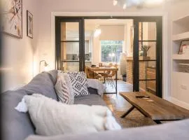 The Dale - Large 4BR House