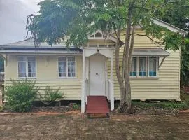 Main St Heritage Charm & Walk to Restaurants