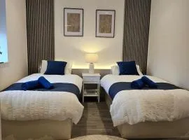 Spacious 3-Bedroom Apartment with Private Parking & Wi-Fi