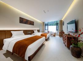 Floral Lux Hotel Yinhe Valley Guesthouse Lushan, хотел в Xingzi