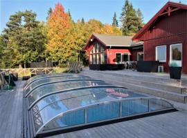 &Auml;ngsh&ouml;jd, hotel with pools in Sandhem