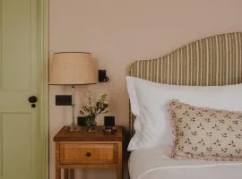 Luxury Landmark Stay in the Cotswolds with terrace