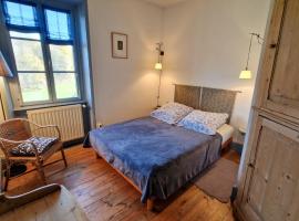 Chambres d'hôtes La Marche des Bois, khách sạn ở Crocq