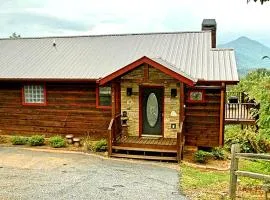 Breathtaking Cabin Rental with a Private Hot Tub in Hiawassee, Georgia