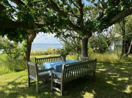 Holiday Home With Soul A Few Steps From The Water, hotel en Martofte