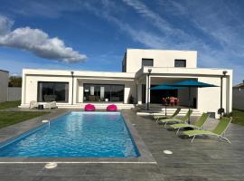 Spacieuse villa standing de 220m2, hotel in Aléria