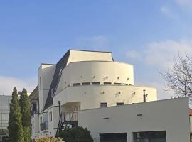 Holiday Beach Budapest Hotel, golfový hotel v Budapešti