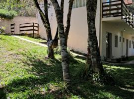 Parada Di Maria Guest House, hotel i Campos do Jordão