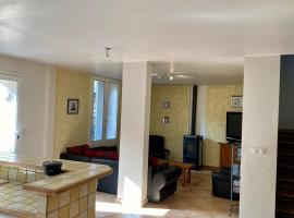 'Casa Vinç' Large Townhouse with Garden, hotel a Vinça