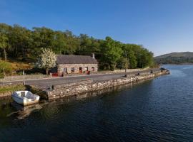 Cosy stone cottage on the shores of Sneem River, hotel v destinaci Sneem